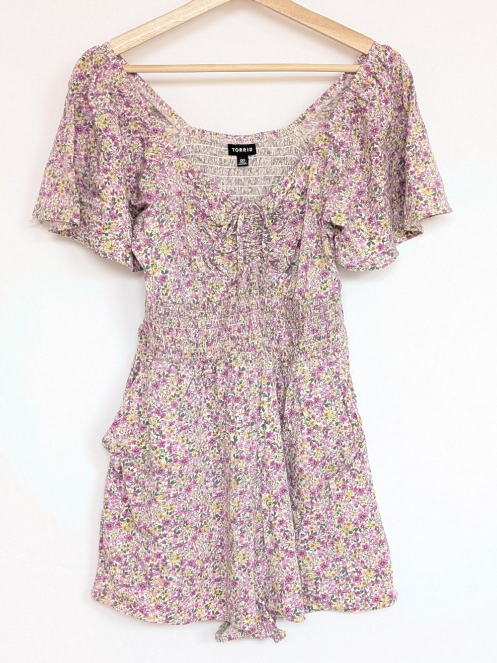 Torrid Ditsy Floral Challis Flare-sleeve Romper Smocked Bodice Size 00 (US 10)